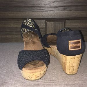 Cute black Tom wedges!